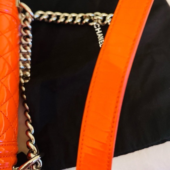 Chanel Le Boy in orange patent leather - Picture 6 of 10